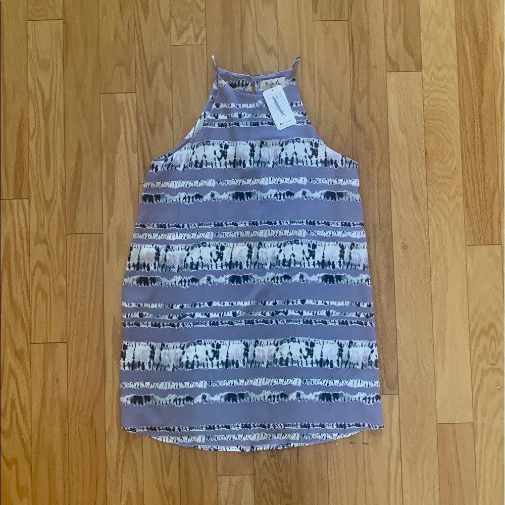 Short sleeveless dress